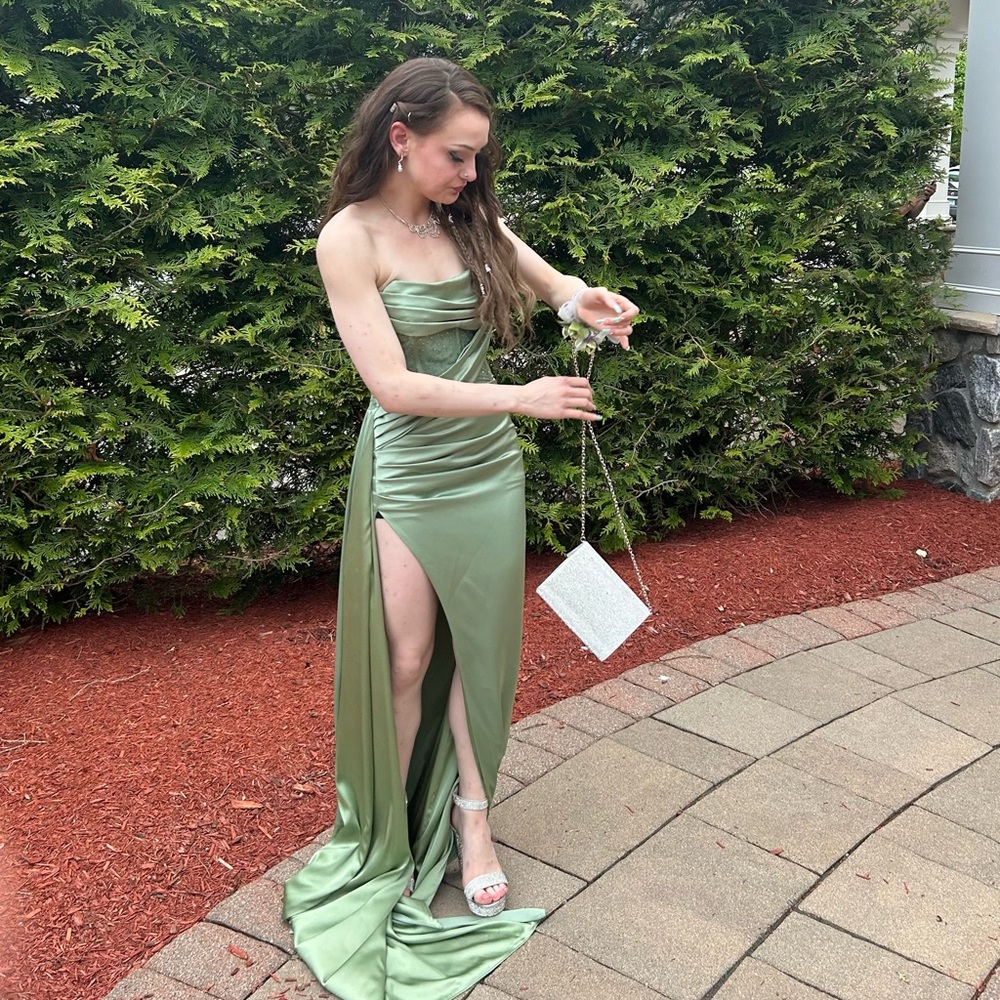 Luna Basil Satin Gown (DDMINE)